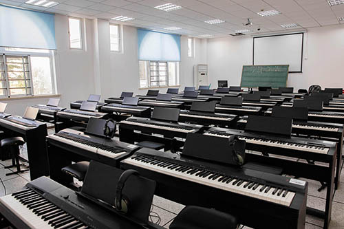 太仓华顿外国语学校钢琴教室